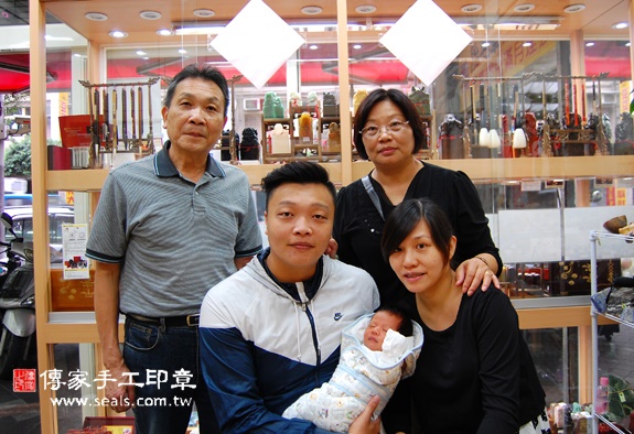 李寶寶(新北永和區嬰兒寶寶滿月剃頭理髮、免費嬰兒剃胎毛儀式吉祥話)。中國風會場，爸媽寶貝免費穿「日中韓」古裝禮服。專業拍照、DVD光碟、證書。★購買「臍帶章、肚臍章、胎毛筆刷印章」贈送：剃頭、收涎、抓周，三選一。 2015.10.31 照片2